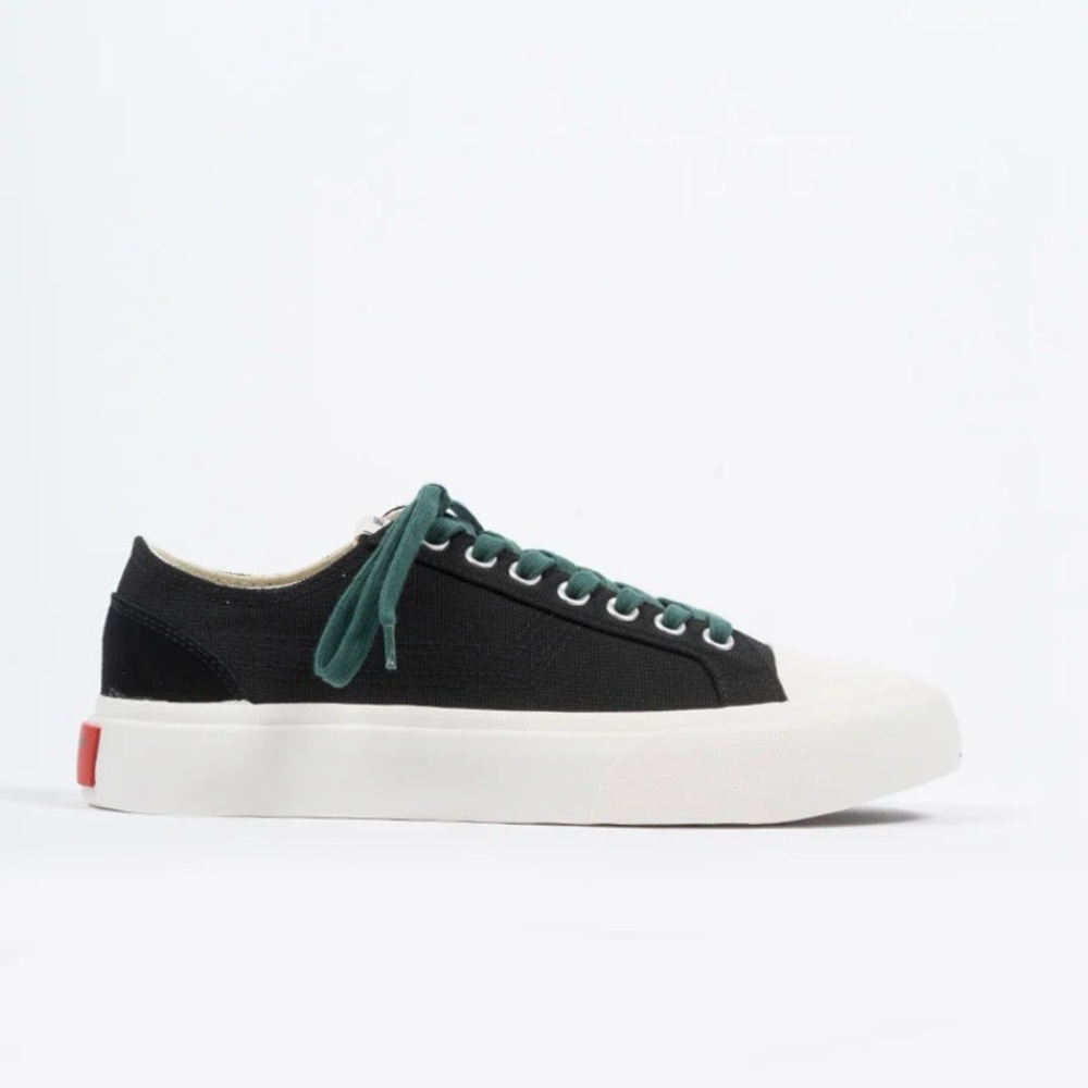 Article No. 1007-1-2193 Dynatec Black w/Green Laces Canvas Sneakers Men’s Size 8